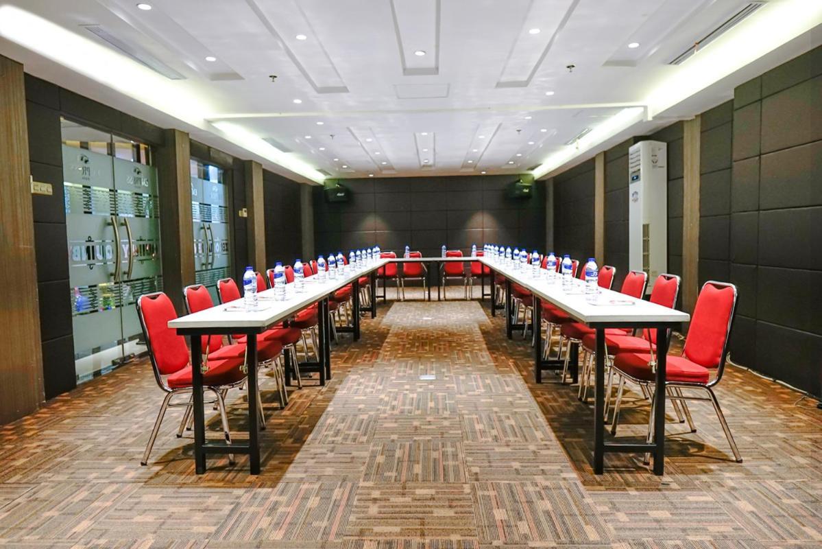 Empress Hotel Makassar City Center By Life Luaran gambar
